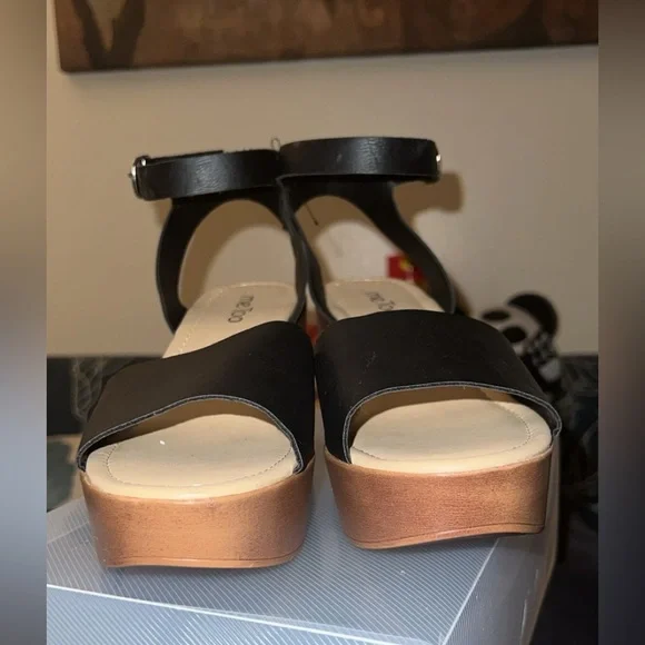 NEW- Me Too Womens Ankle Strap Wedge Sandals - Picture 8 of 10